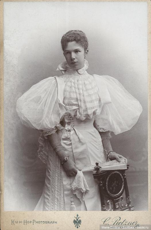 Молодые дамы из прошлого — Всё об антикварных куклах: история