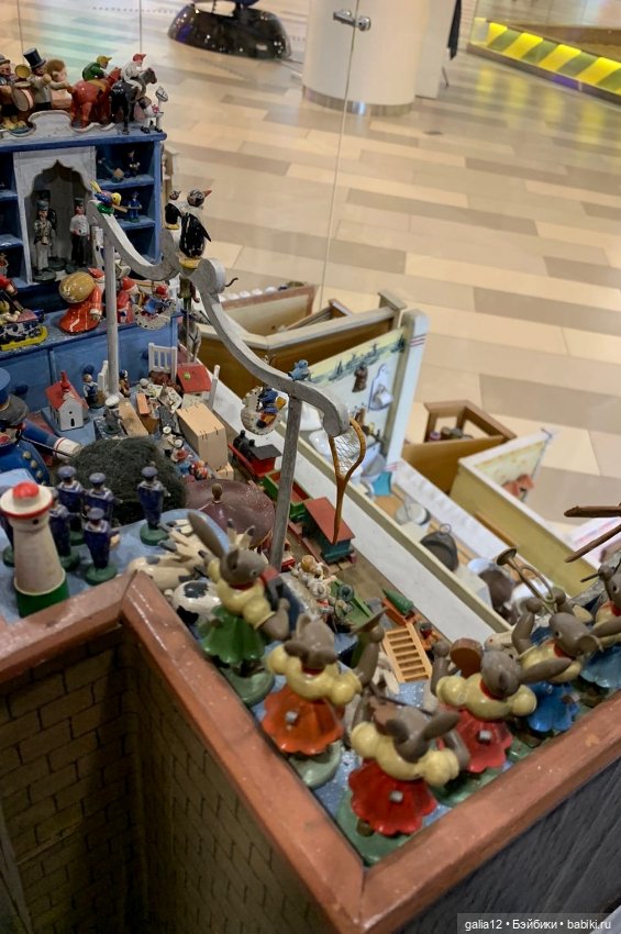 Антикварный мир Бориса Сумарокова в ЦДМ. Часть 2