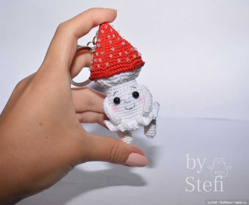 Мухоморушка. Брелочек — Вязаные игрушки и амигуруми: крючком (фото 8)