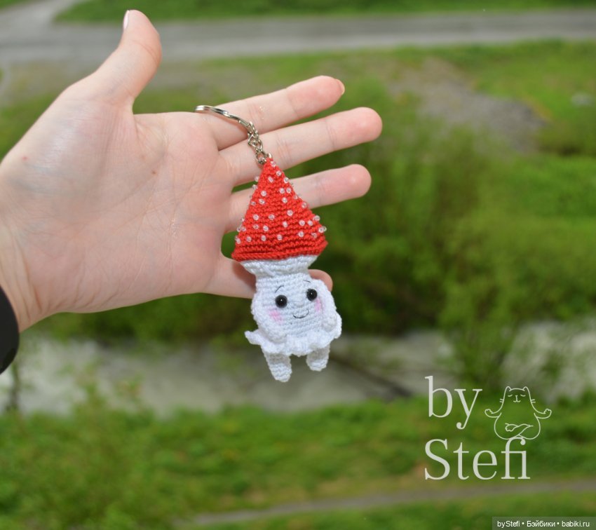Мухоморушка. Брелочек — Вязаные игрушки и амигуруми: крючком