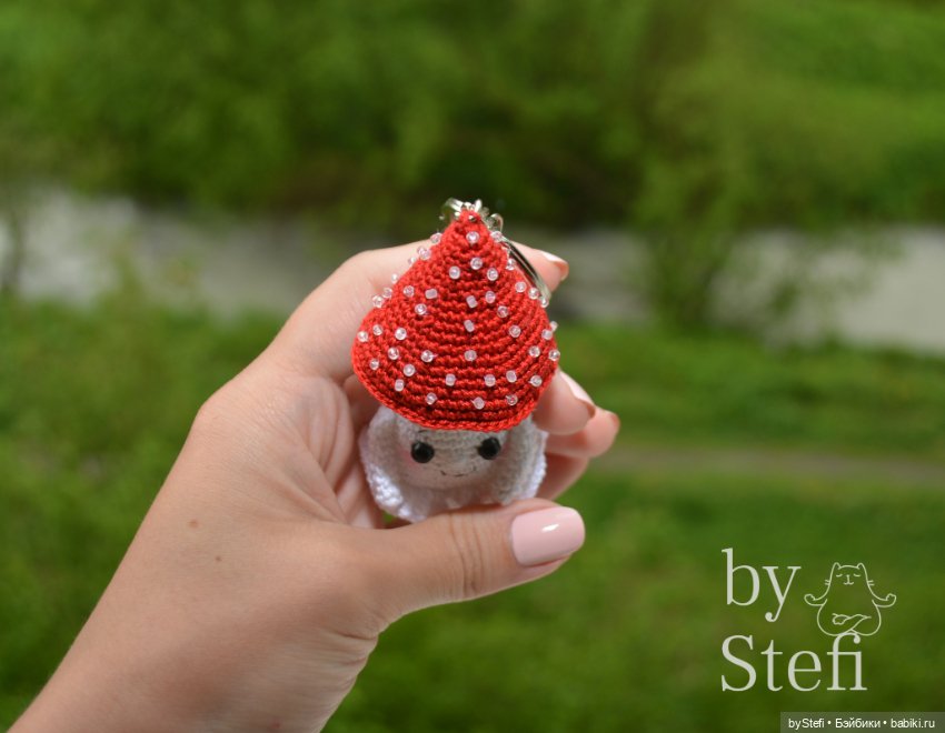 Мухоморушка. Брелочек — Вязаные игрушки и амигуруми: крючком (фото 7)