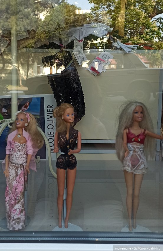 Магазин белья. А в витрине-куколки. Очень мило (фото 6)