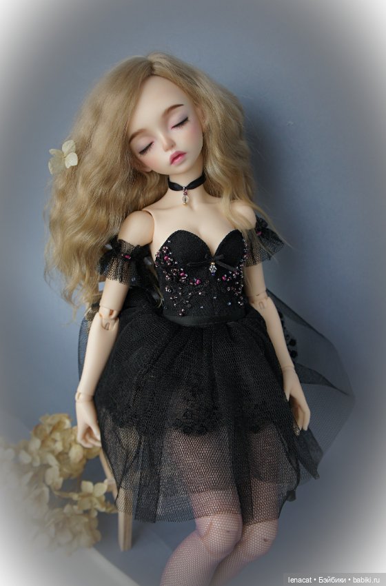 Спящая девочка. (Minifee Luha)