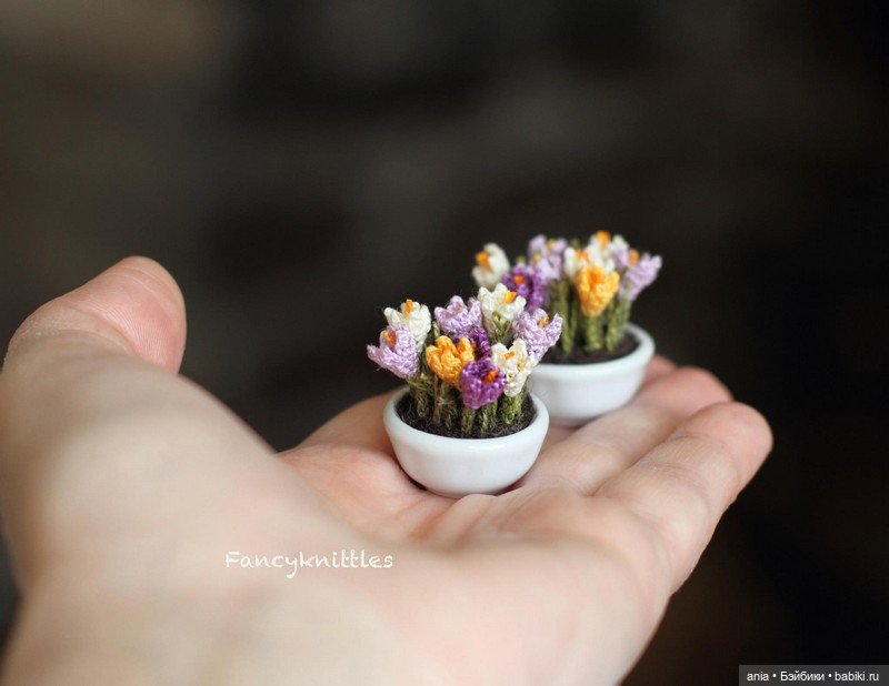 Вязанная миниатюра от FancyKnittle