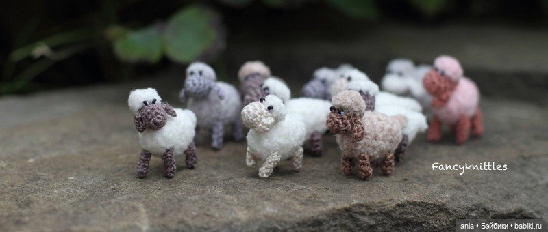 Вязанная миниатюра от FancyKnittle