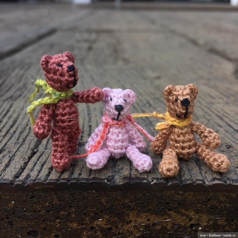 Вязанная миниатюра от FancyKnittle