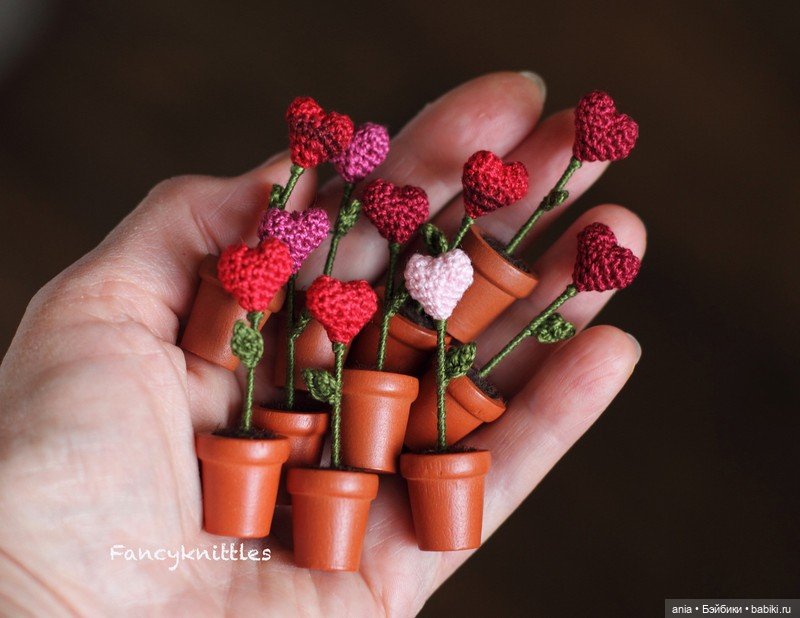 Вязанная миниатюра от FancyKnittle