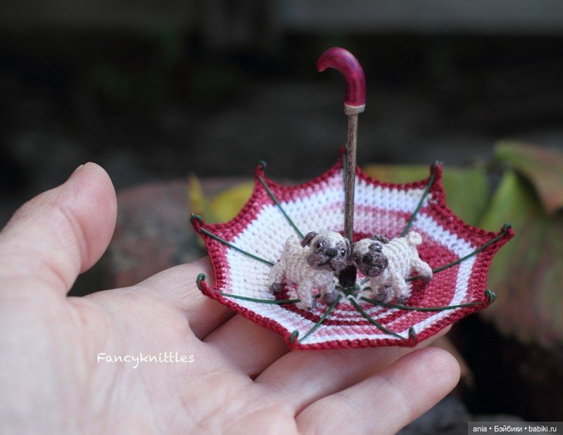 Вязанная миниатюра от FancyKnittle