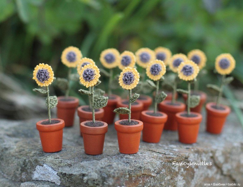 Вязанная миниатюра от FancyKnittle