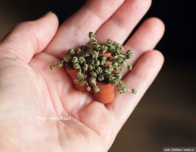 Вязанная миниатюра от FancyKnittle