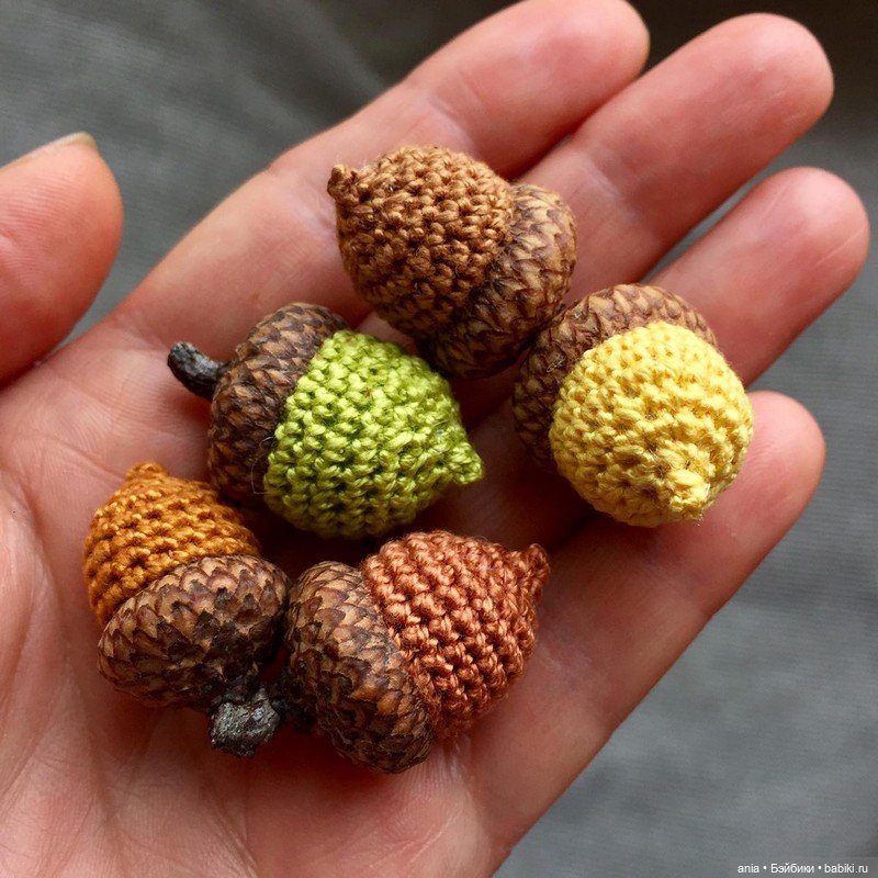 Вязанная миниатюра от FancyKnittle