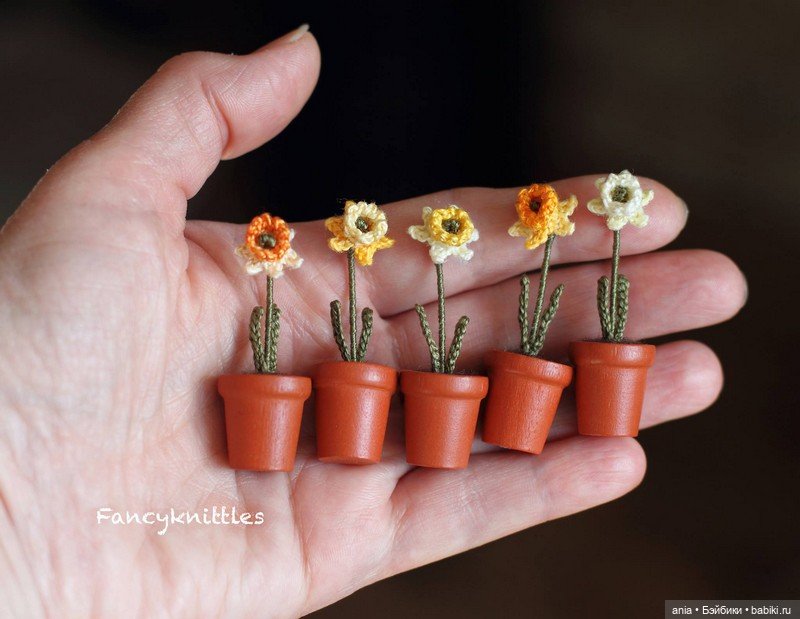 Вязанная миниатюра от FancyKnittle