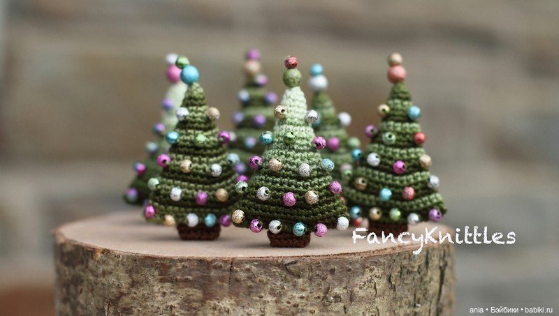 Вязанная миниатюра от FancyKnittle