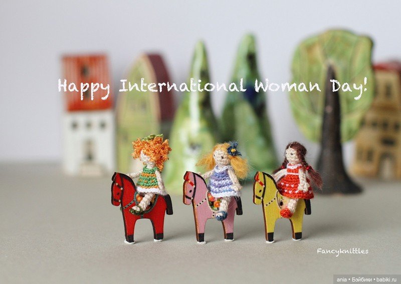 Вязанная миниатюра от FancyKnittle