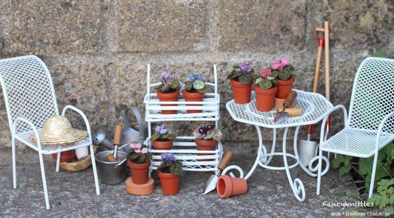 Вязанная миниатюра от FancyKnittle