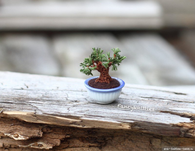 Вязанная миниатюра от FancyKnittle