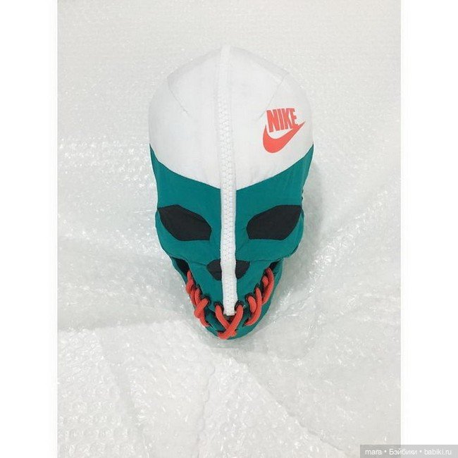 Кроссовки и произведения искусства от Phill Robson