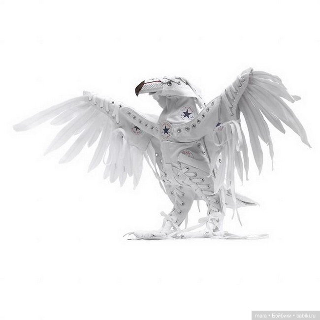 Кроссовки и произведения искусства от Phill Robson