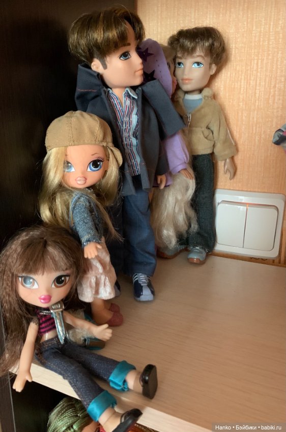 Одна полочка — Домашние коллекции кукол: фото собраний