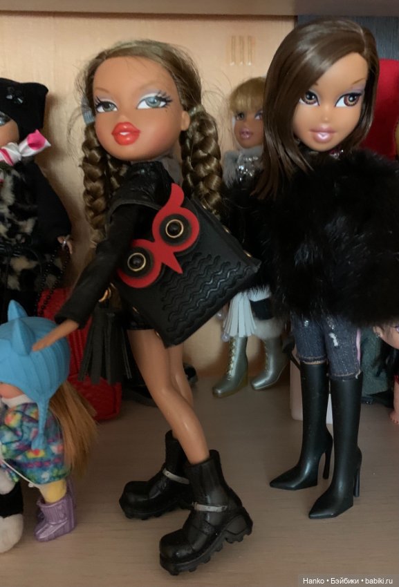 Одна полочка — Домашние коллекции кукол: фото собраний (фото 8)