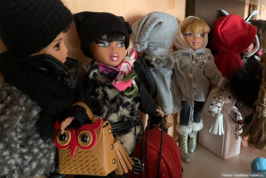 Одна полочка — Домашние коллекции кукол: фото собраний (фото 3)