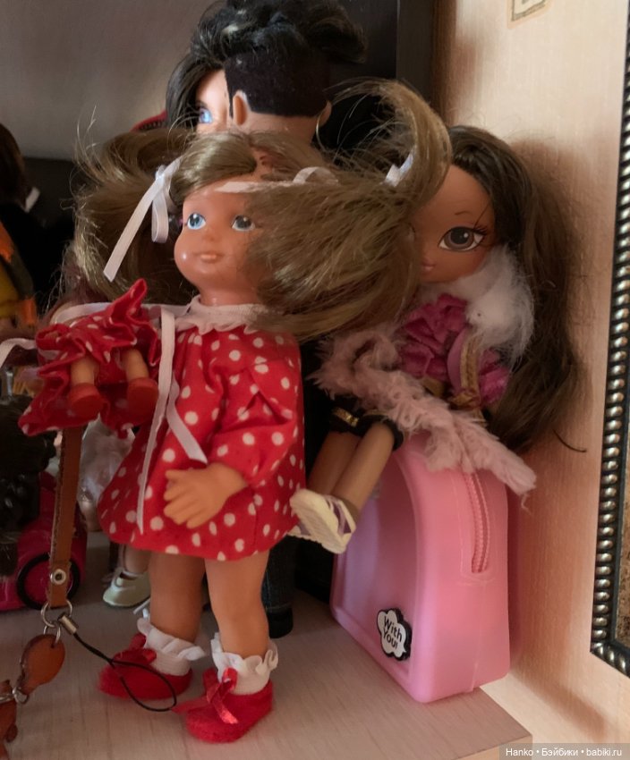 Одна полочка — Домашние коллекции кукол: фото собраний (фото 5)