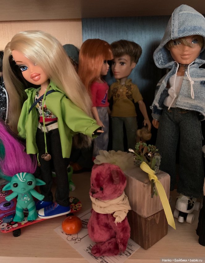 Одна полочка — Домашние коллекции кукол: фото собраний