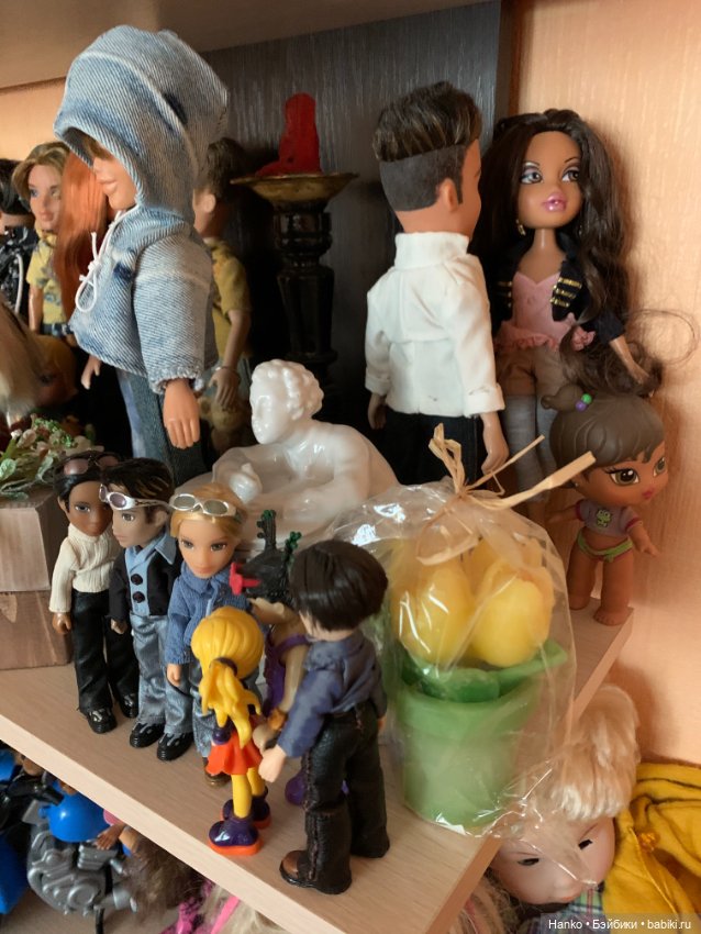 Одна полочка — Домашние коллекции кукол: фото собраний