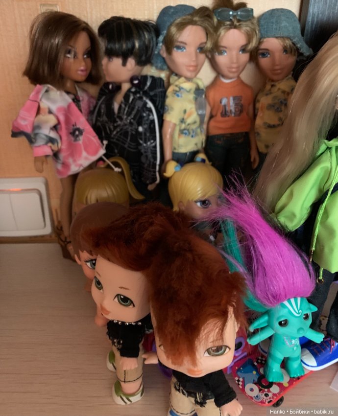 Одна полочка — Домашние коллекции кукол: фото собраний