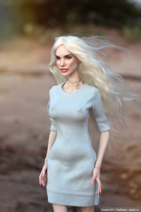 Лакшми блондинка или брюнетка