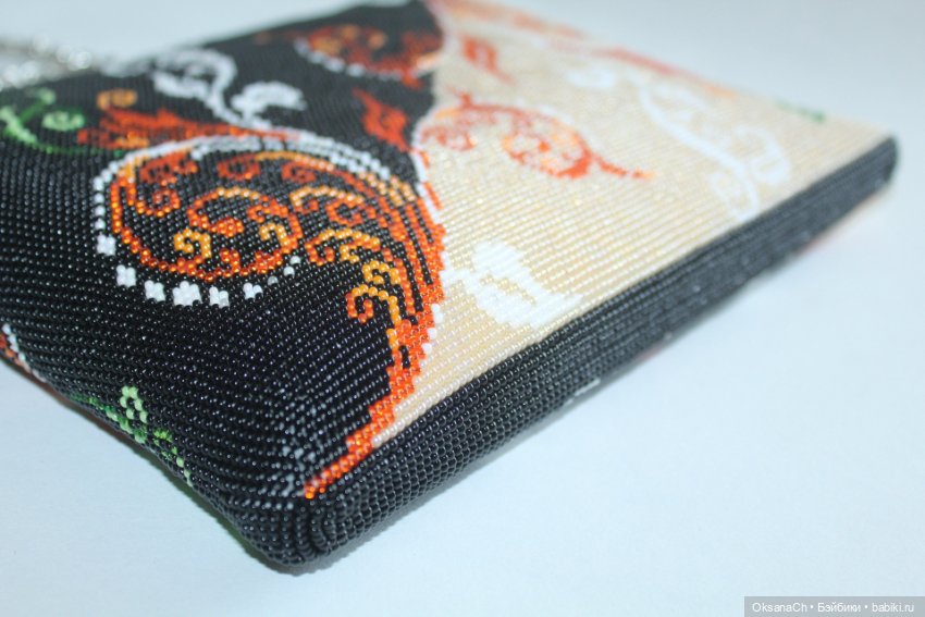 Шикарная сумочка из бисера (фото 2)