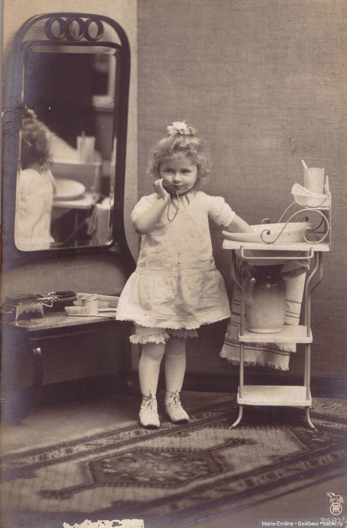 Дети с игрушками и без — Всё об антикварных куклах: история