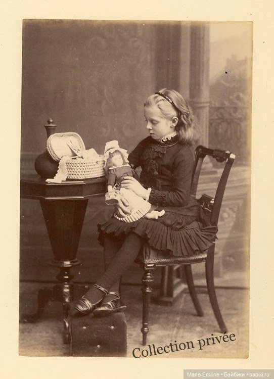 Дети с игрушками и без — Всё об антикварных куклах: история