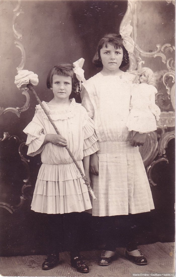 Дети с игрушками и без — Всё об антикварных куклах: история