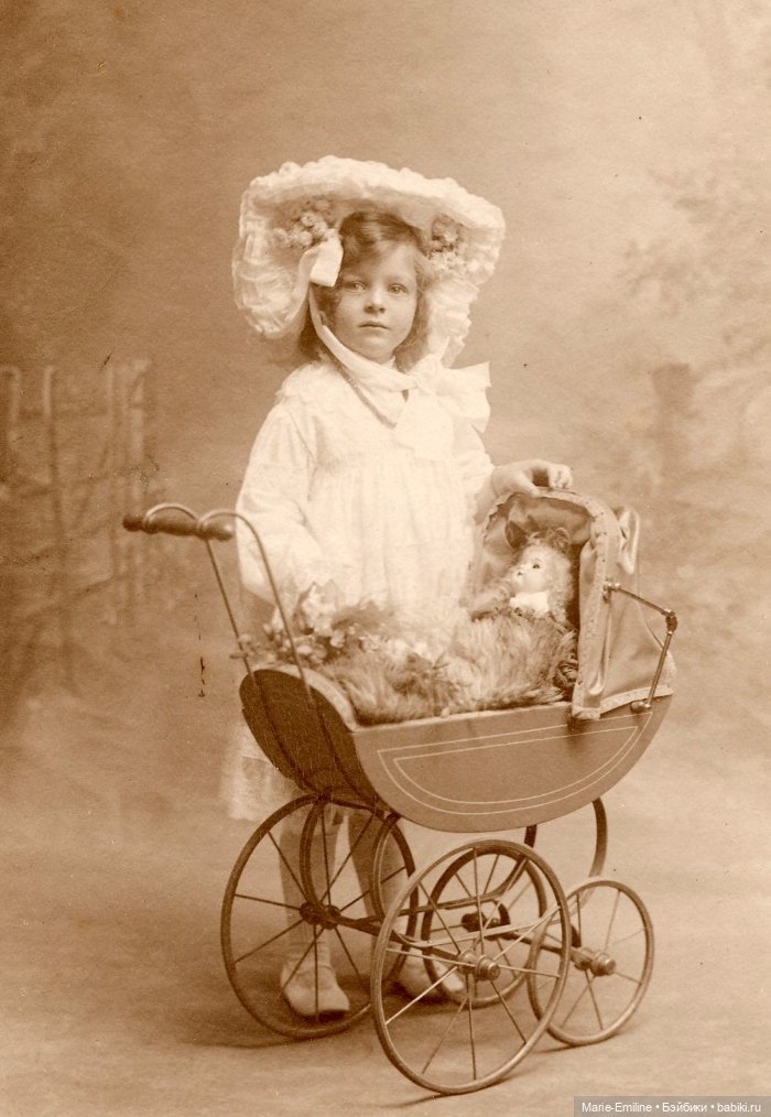 Дети с игрушками и без — Всё об антикварных куклах: история (фото 2)