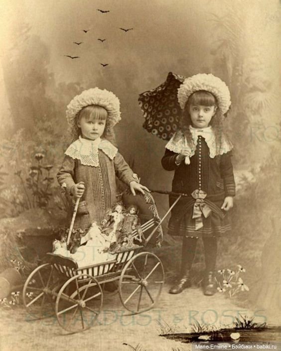 Дети с игрушками и без — Всё об антикварных куклах: история