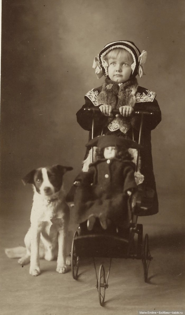 Дети с игрушками и без. Старинные фотографии