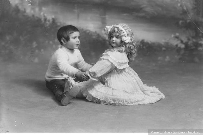 Дети с игрушками и без — Всё об антикварных куклах: история