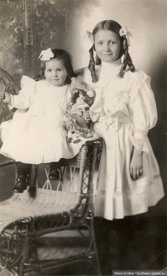 Дети с игрушками и без. Старинные фотографии