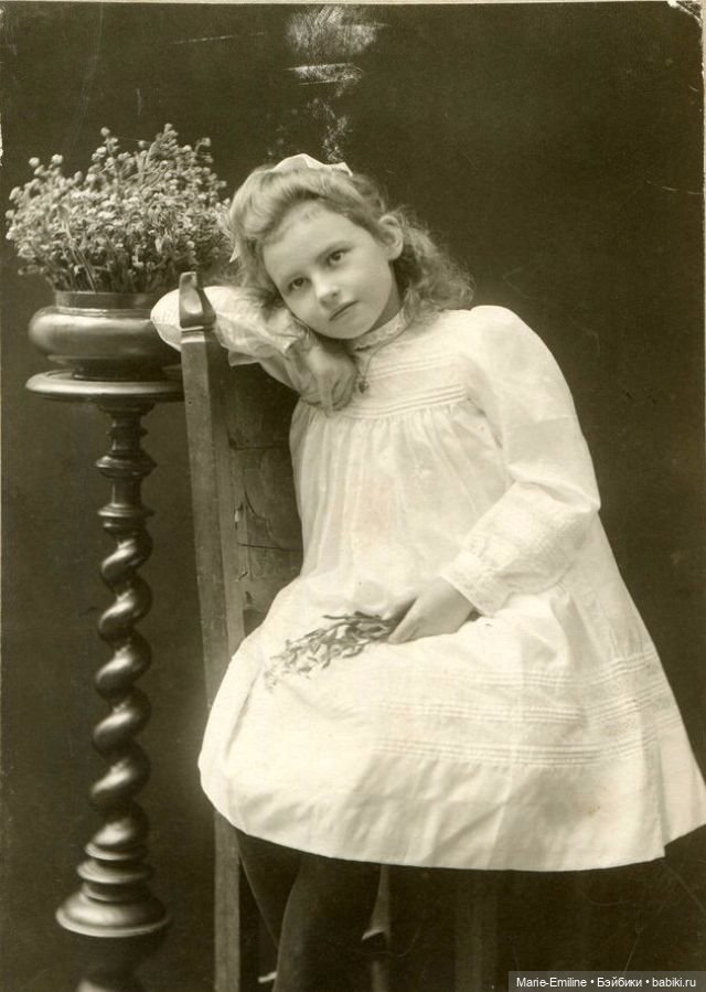 Дети с игрушками и без. Старинные фотографии