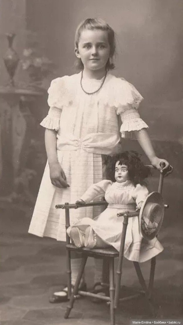 Дети с игрушками и без — Всё об антикварных куклах: история