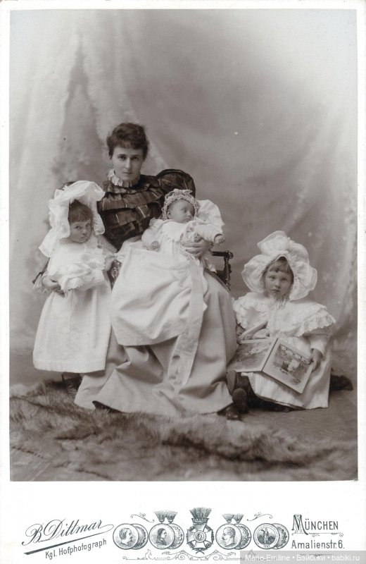 Дети с игрушками и без. Старинные фотографии