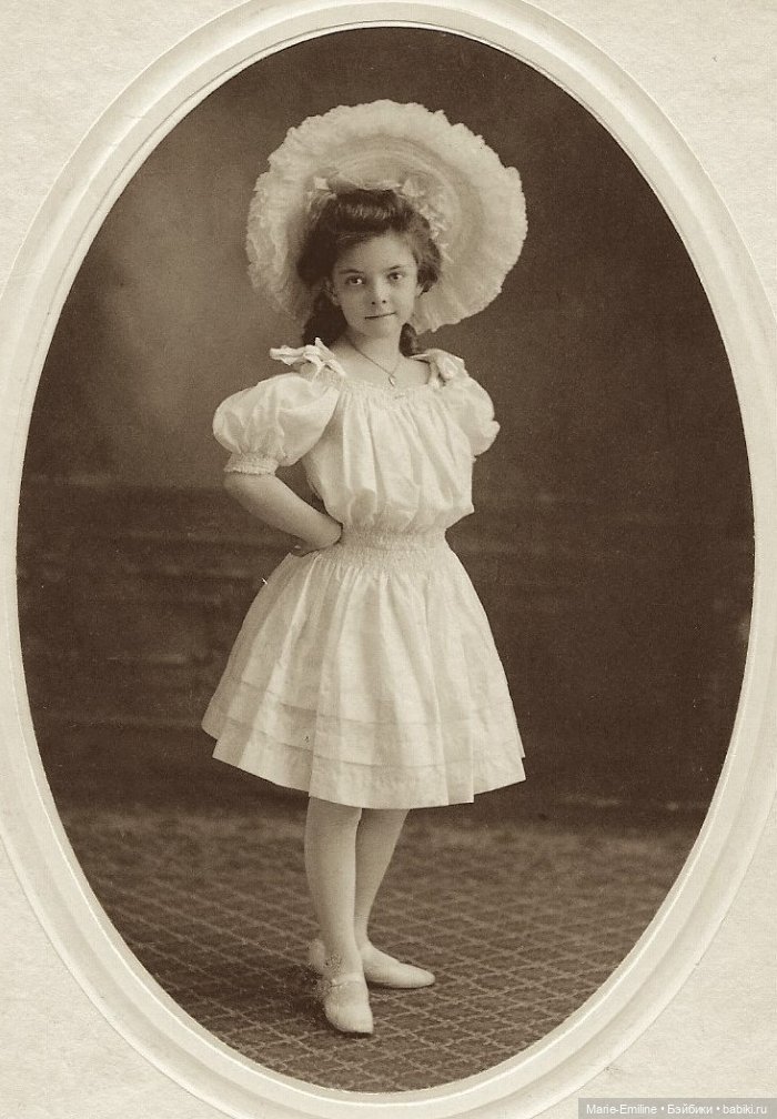 Дети с игрушками и без. Старинные фотографии