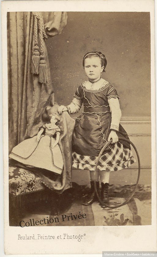 Дети с игрушками и без. Старинные фотографии