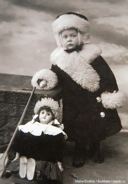 Дети с игрушками и без. Старинные фотографии