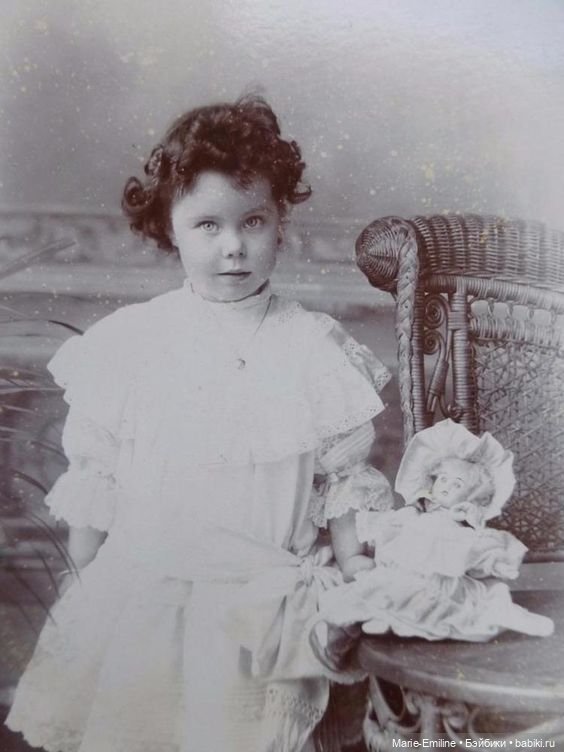 Дети с игрушками и без — Всё об антикварных куклах: история