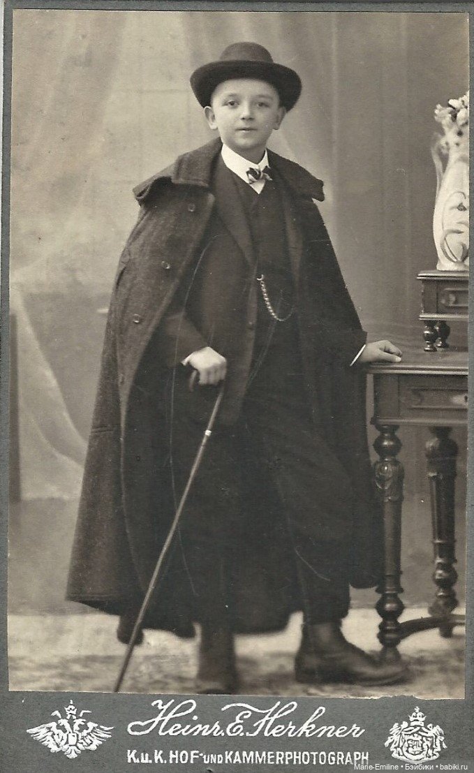 Дети с игрушками и без. Старинные фотографии