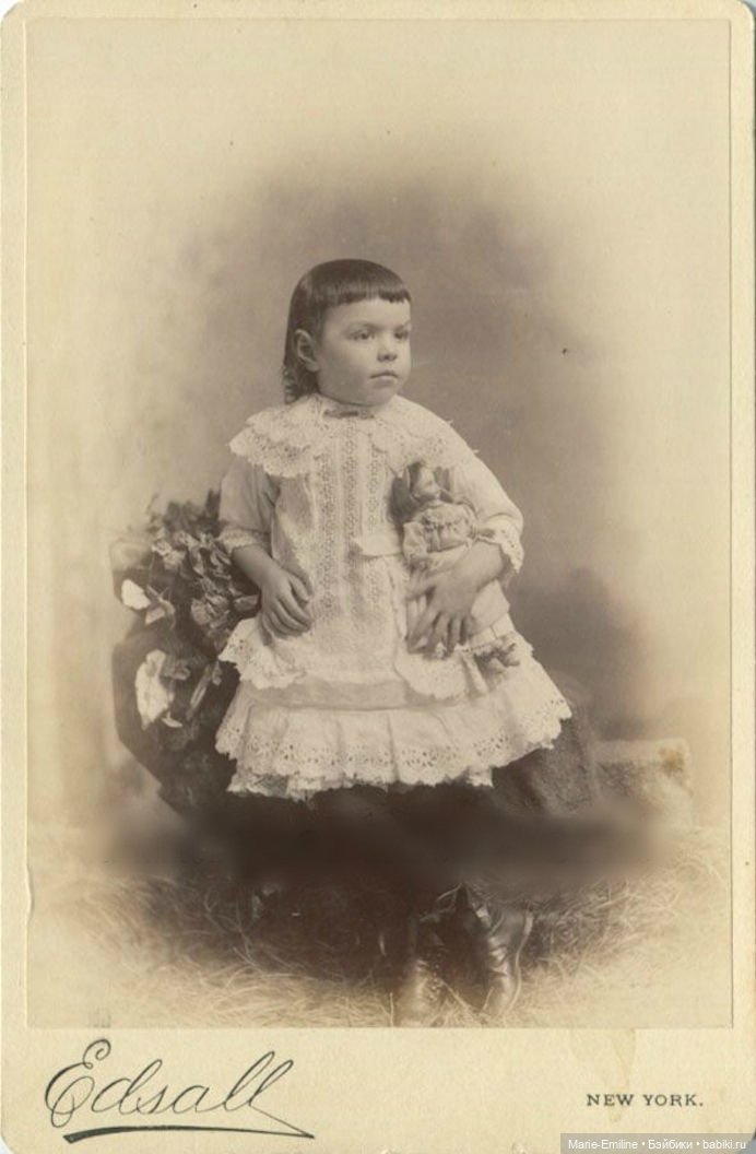 Дети с игрушками и без. Старинные фотографии