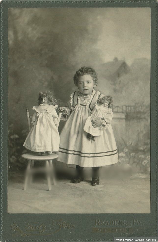 Дети с игрушками и без. Старинные фотографии