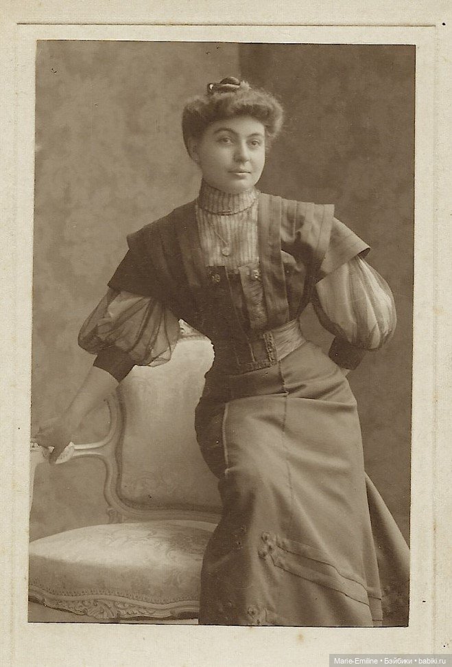 Молодые дамы на старинных фотографиях